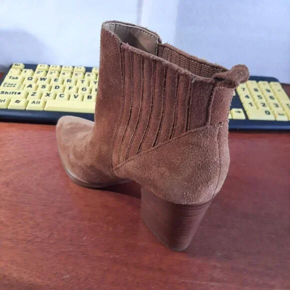 NEW ! Marc Fisher Women Alva Tan Suede Ankle Boot Size 5 - Picture 2 of 6